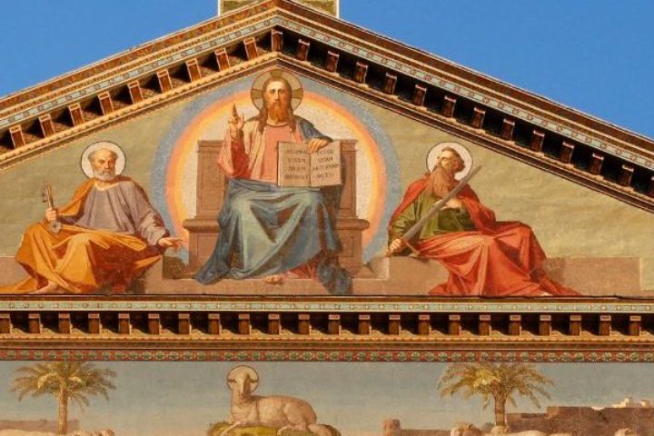 Fronton de l'église Saint-Paul-hors-les-murs à Rome